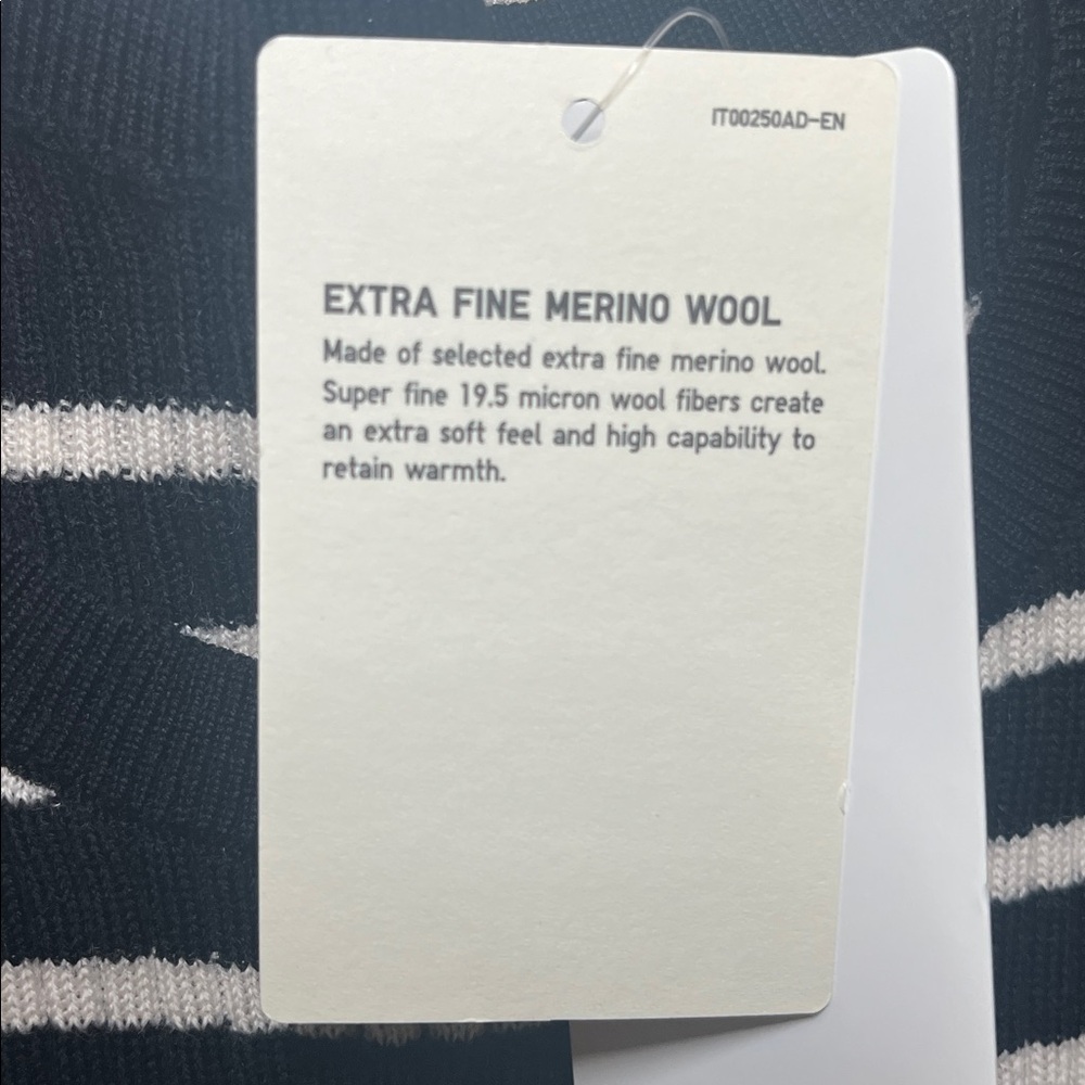 Uniqlo Ribbed Merino Wool Sweater - Picture 4 of 9